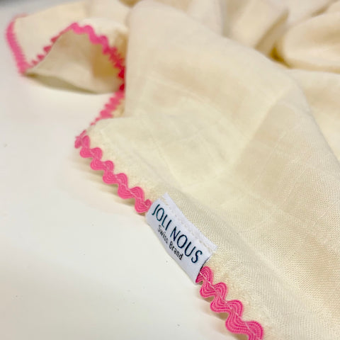 Le Lange XL beige uni (bord dentelé rose fushia)
