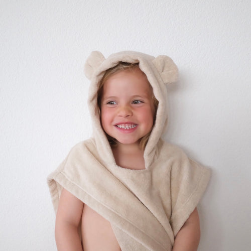 poncho crème en coton certifié GOTS Joli Nous place piscine bain